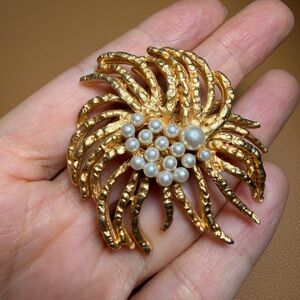 Vintage "Craft" Gold Tone Starburst Brooch Pin with Faux Pearls